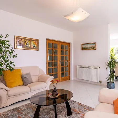 None Kate By Guide * Dubrovnik