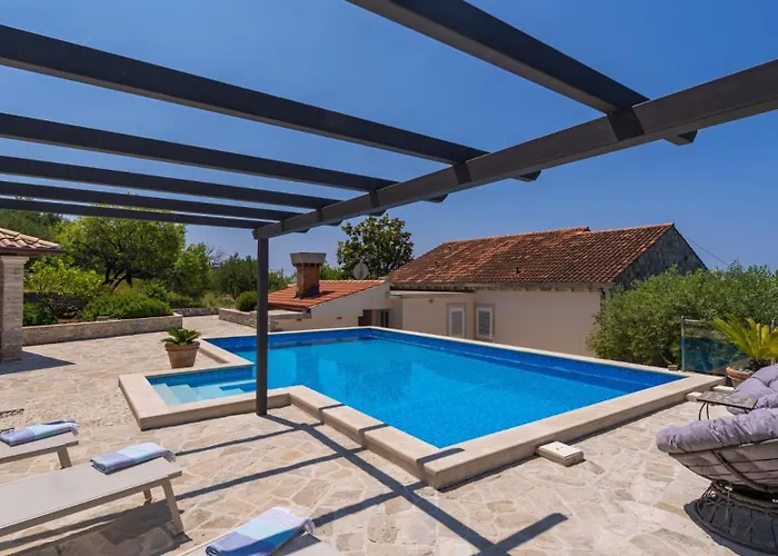 None Kate By Guide Villa