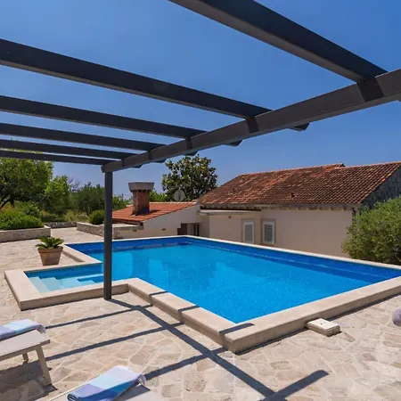 None Kate By Guide Vila