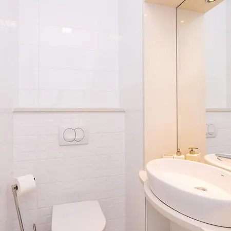 Vila None Kate By Guide *