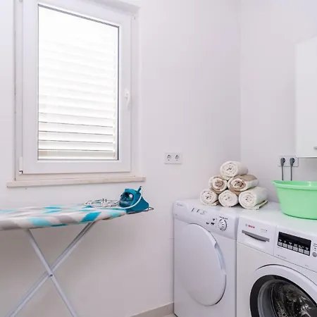 None Kate By Guide Vila